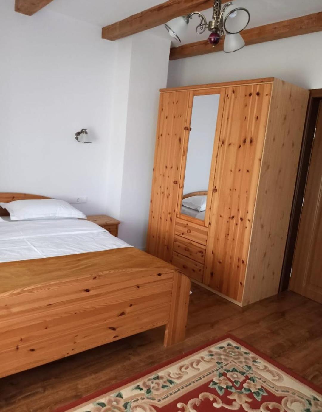La Radacini Apartment Horezu Luaran gambar